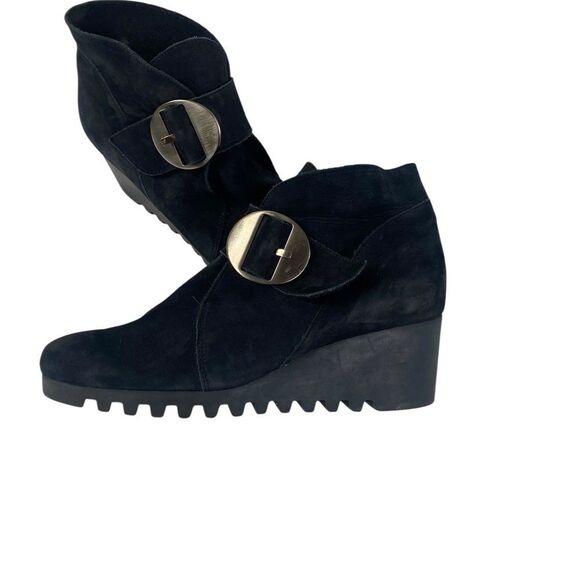 Archies 41 US 9 Black suede booties w/lug soles , silver tone buckle - Picture 2 of 7